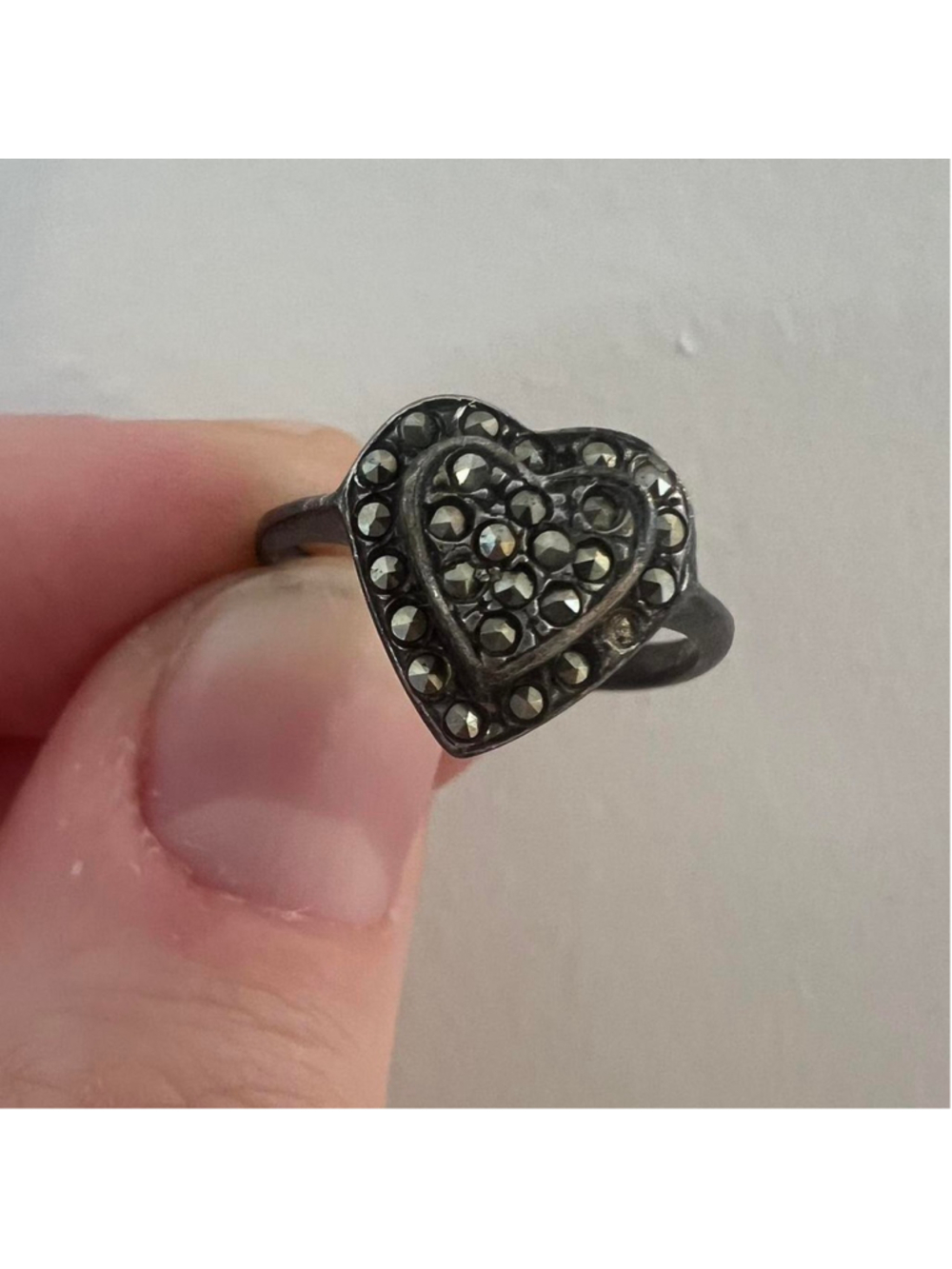 Vintage 925 sterling silver ring with black heart made of rhinestones/gems - Picture 3 of 4